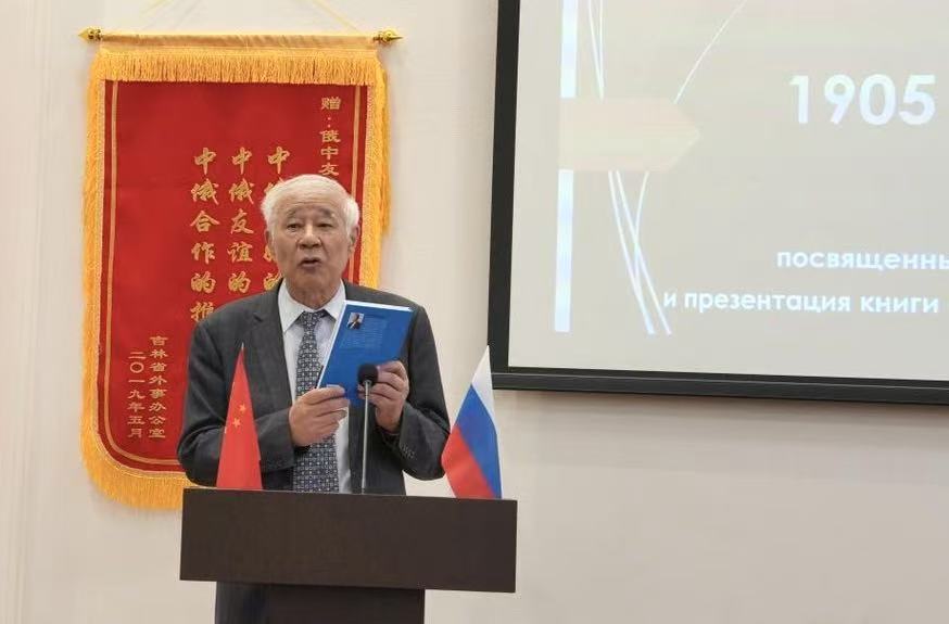 vY84Br43Y4wUU3F3.jpg