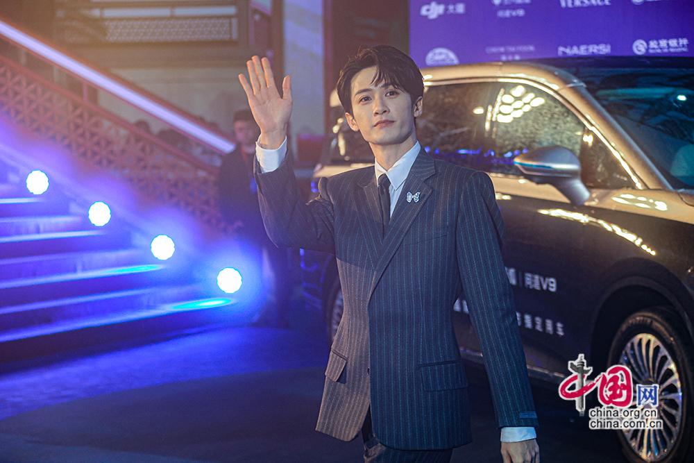 a20Ao55330560Zi8.jpg