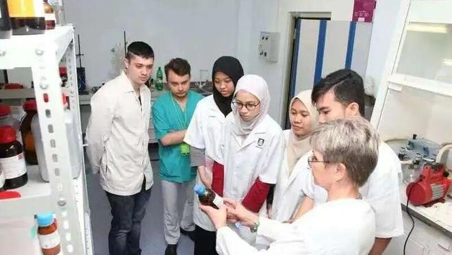 QIsR228y4csY87DI.jpg