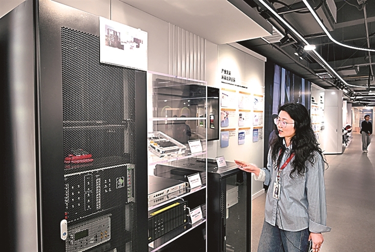 e11eB1PazpGS2114.jpg
