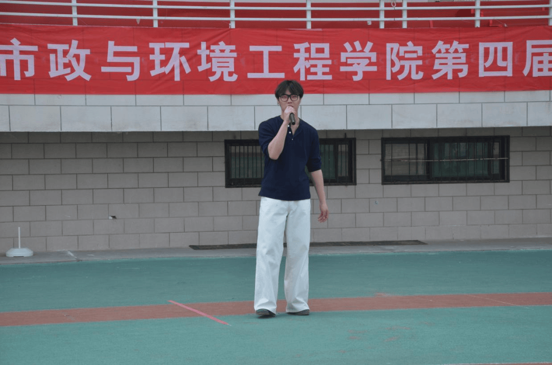 j8i2XOROracO6u1F.jpg