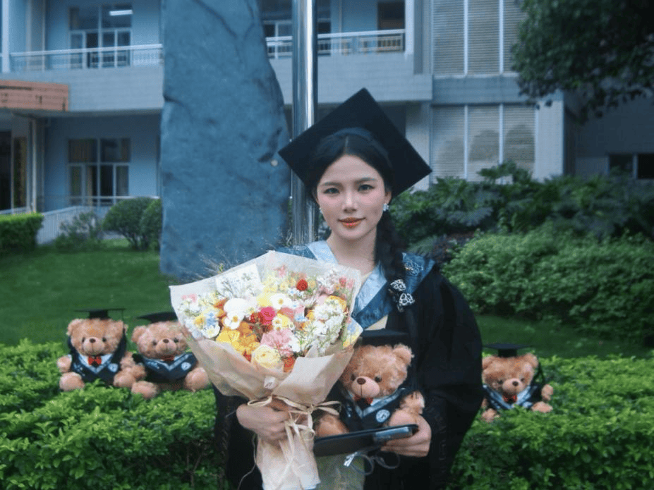 KLWFeAh504BwwHHa.jpg