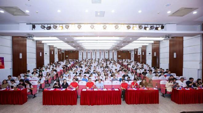 C881MPK8K8A38uE0.jpg