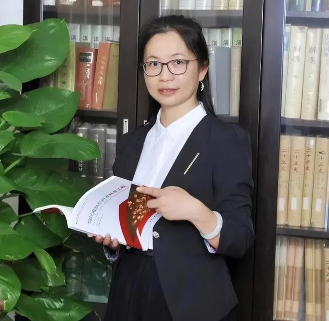 az6NOTEZuO6EN2BU.jpg
