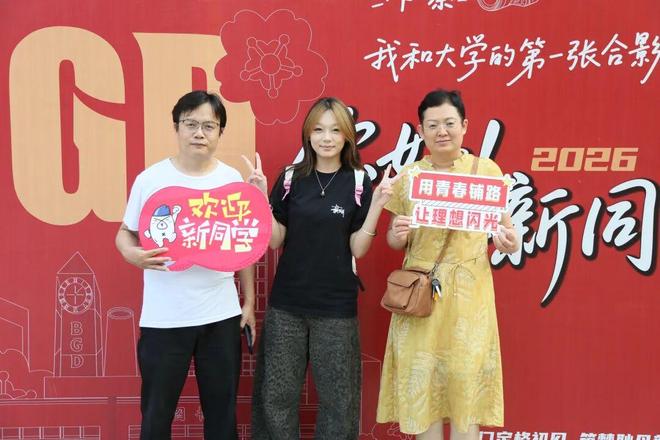 Ldu7Nb1z7Q73fWqx.jpg