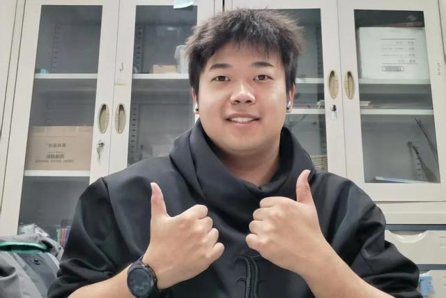 pacAfaRZ5pAA95Ai.jpg