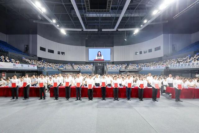 UOFoNUHEGqGojRhk.jpg