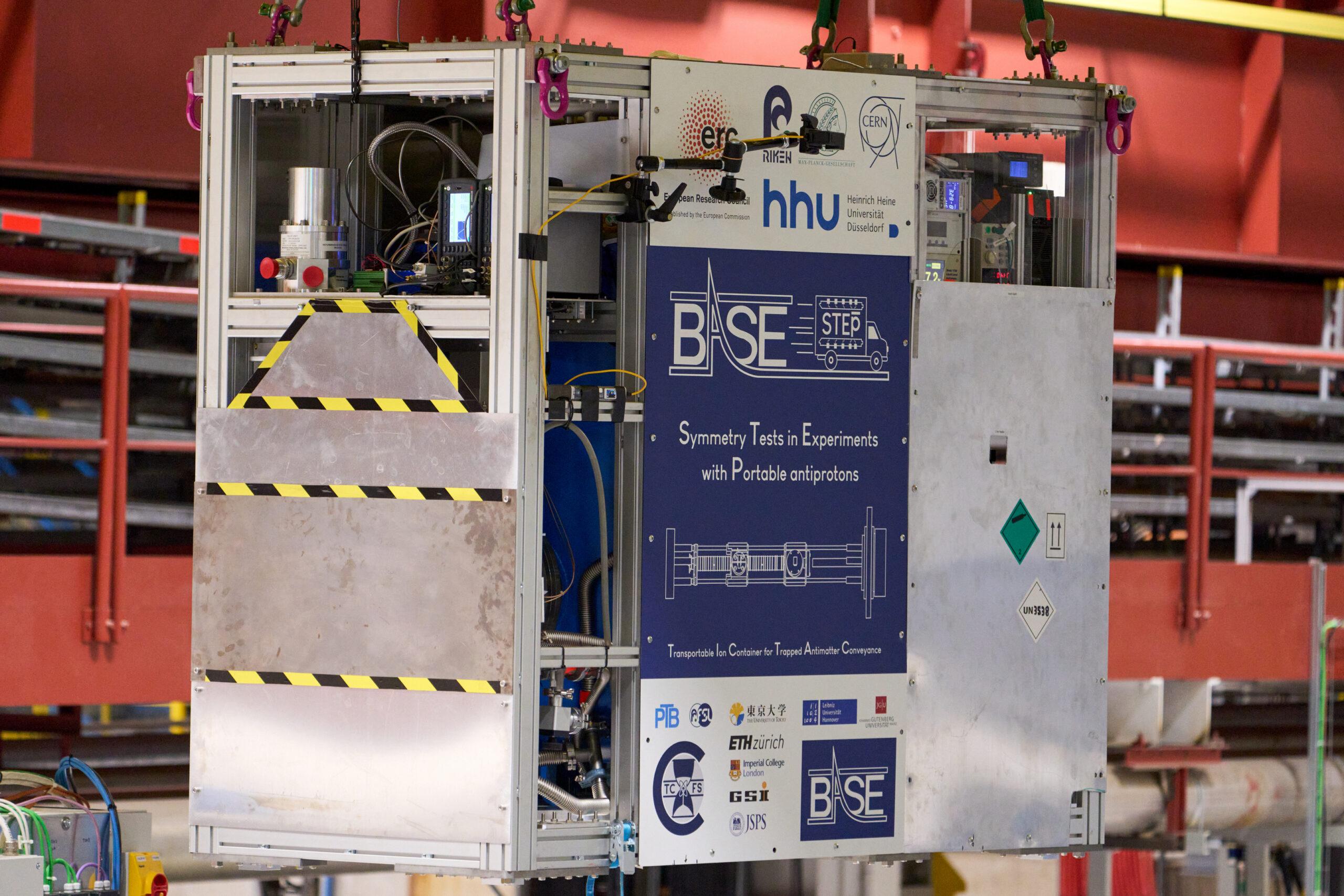 L3qmbbIXaB9b3Emq.jpg